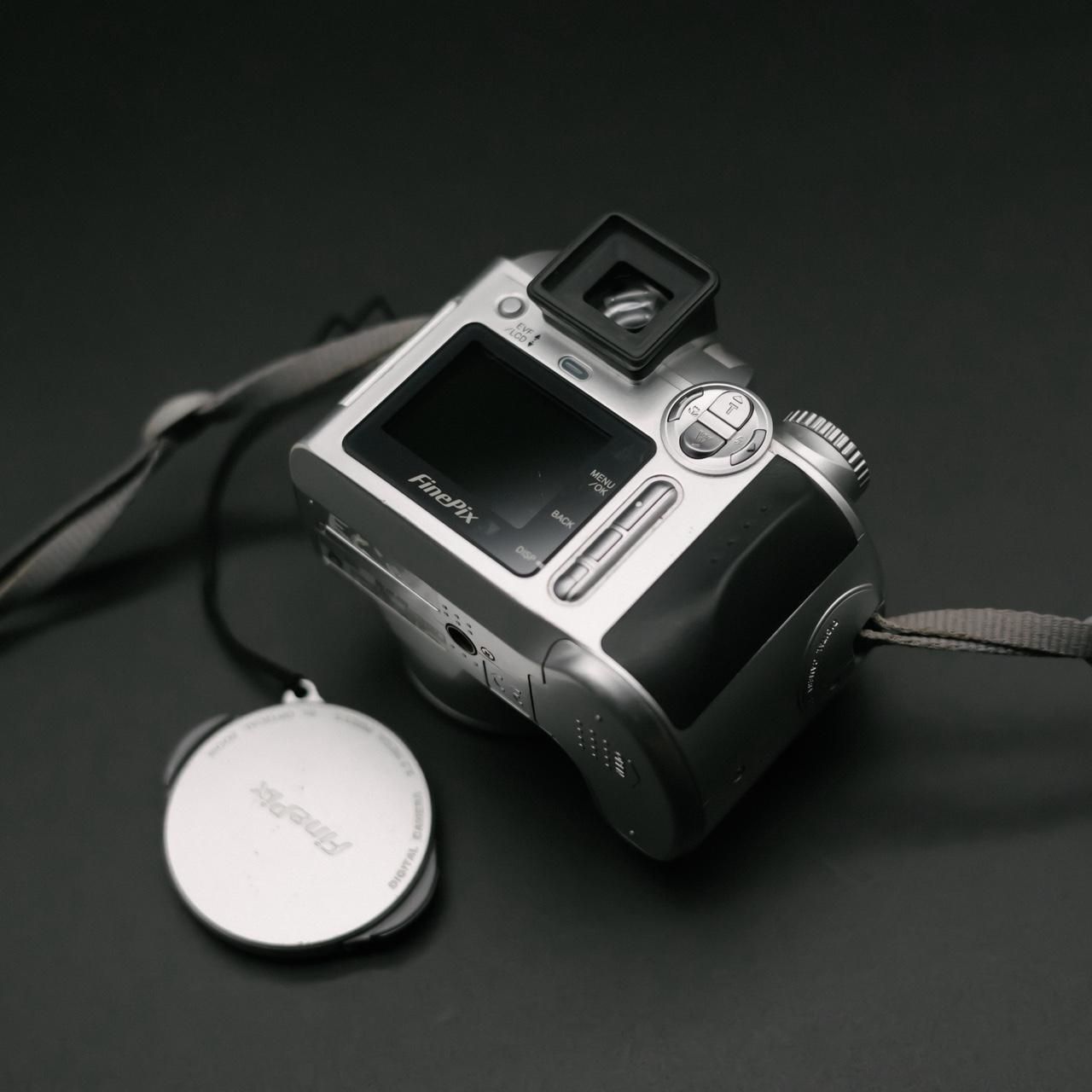 Camera: Fujifilm FinePix S304 - Image 2