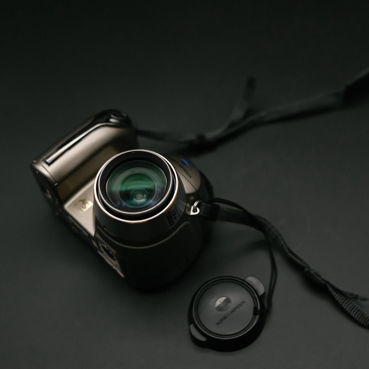 Camera: Minolta Dimage Z6