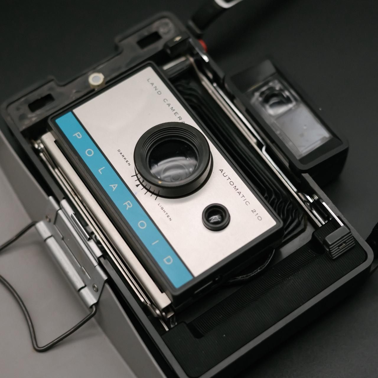 Polaroid 210 - UNTESTED - sold purely for interior design - DO NOT ASK IF IT WORKS - this is sold as - Image 2