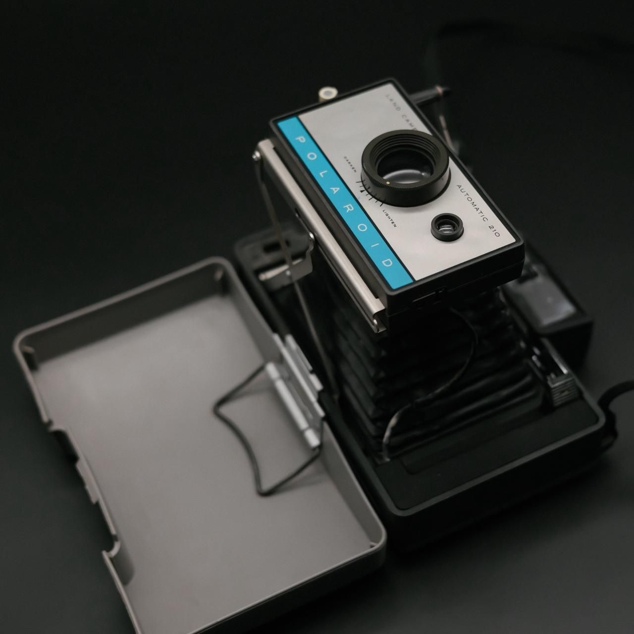 Polaroid 210 - UNTESTED - sold purely for interior design - DO NOT ASK IF IT WORKS - this is sold as - Image 6